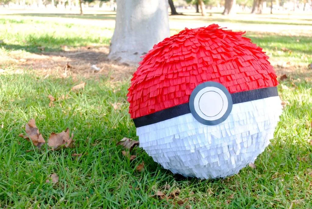 Top 5 Pokémon pinatas 6 Pokéball pinata